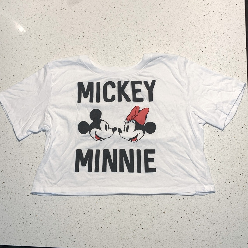 Disney cropped M white tee shirt